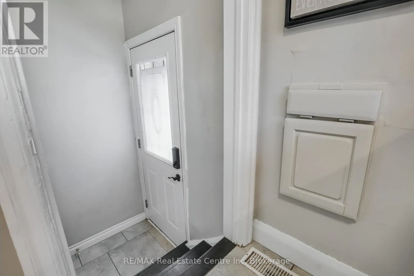 52 AVENUE ROAD