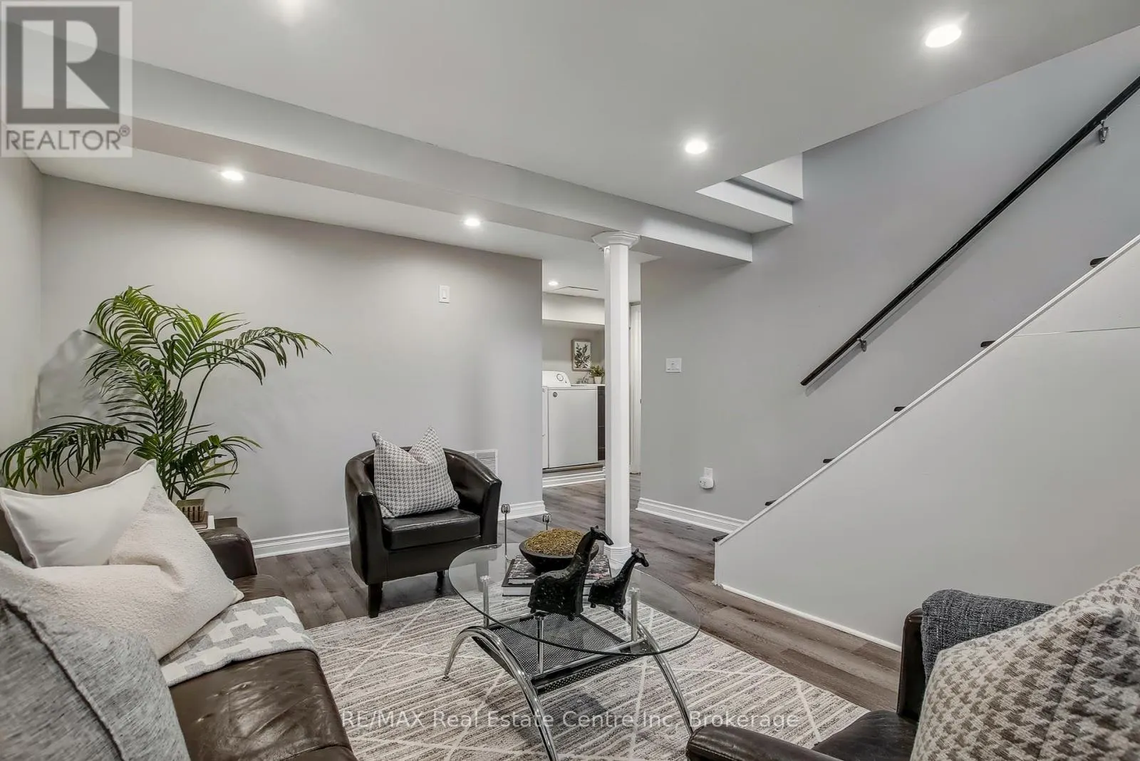 52 AVENUE ROAD