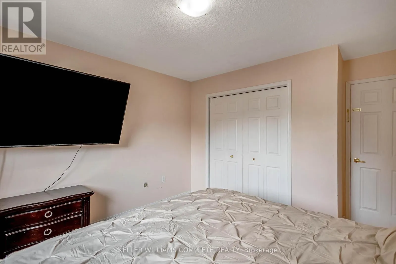 2 ROBESPIERRE COURT