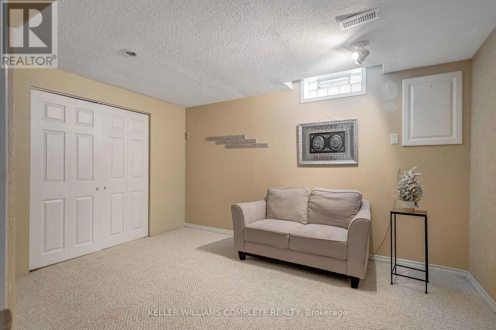 2 ROBESPIERRE COURT