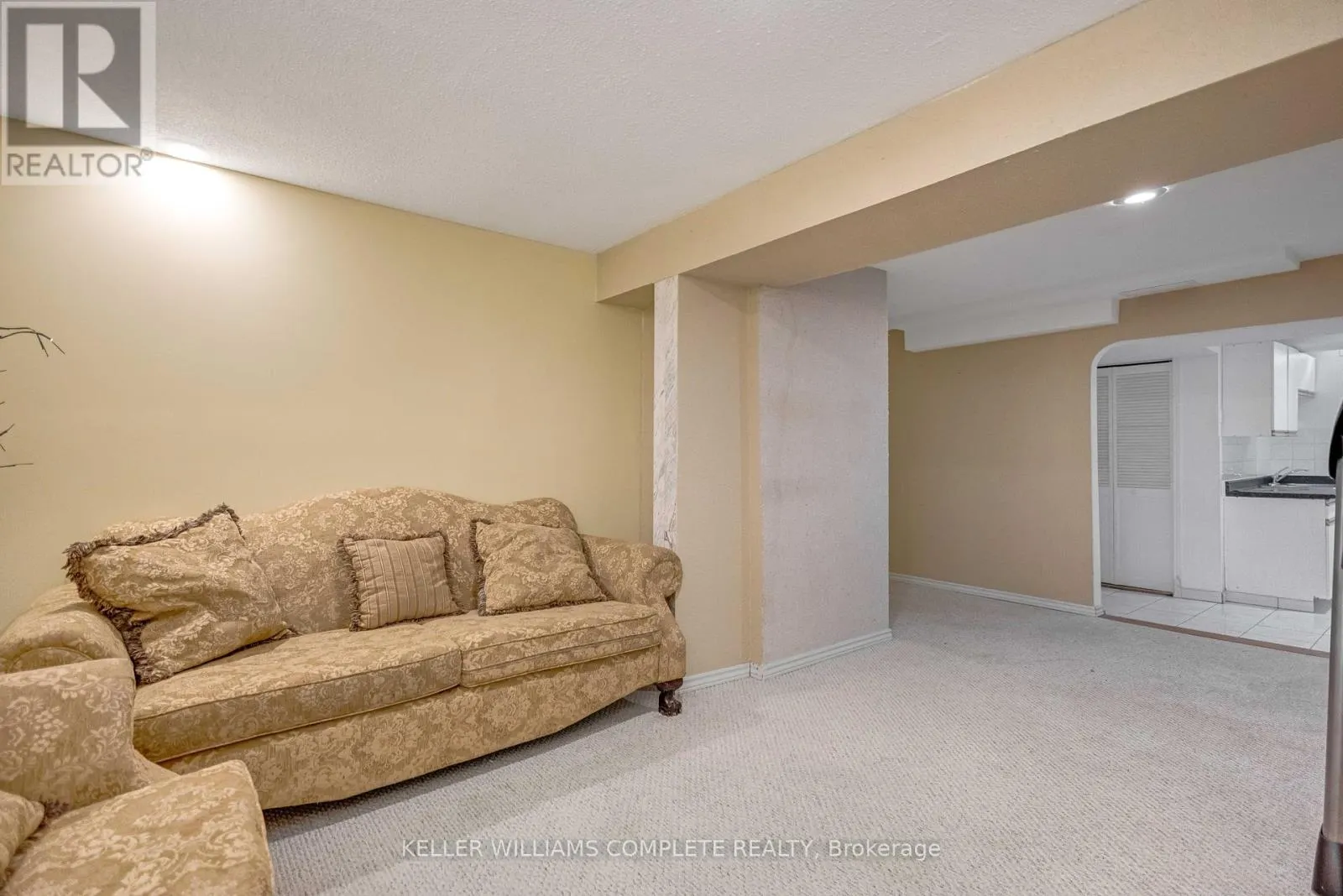 2 ROBESPIERRE COURT