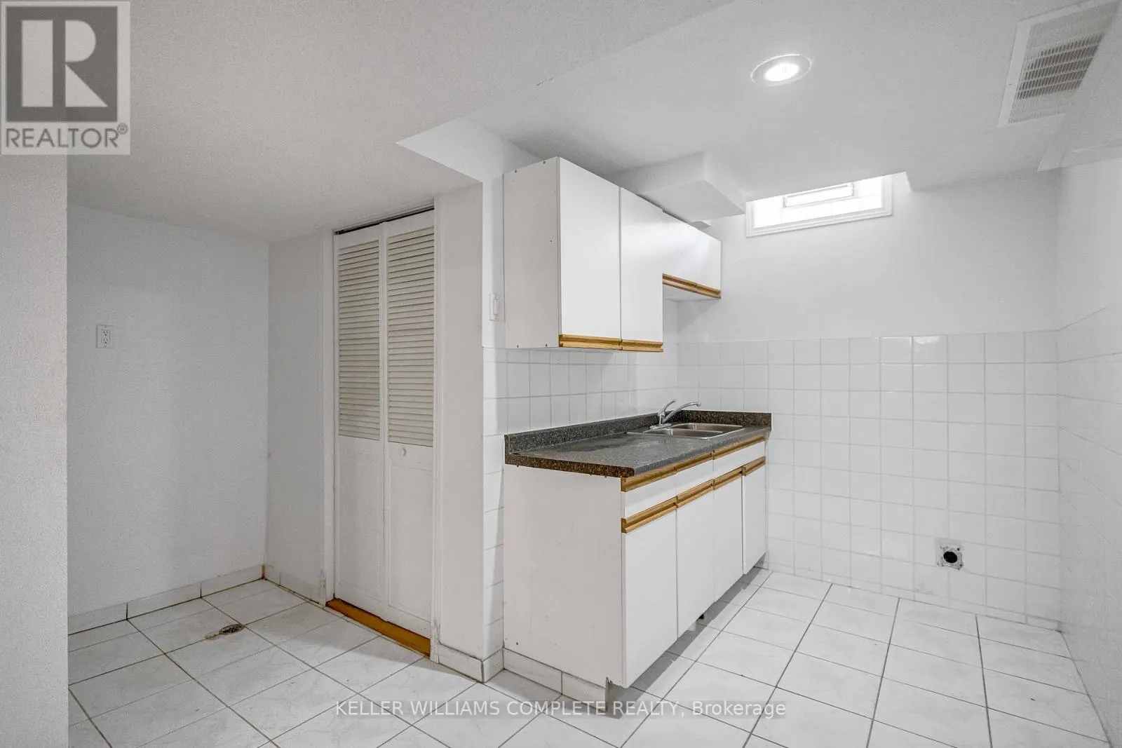 2 ROBESPIERRE COURT