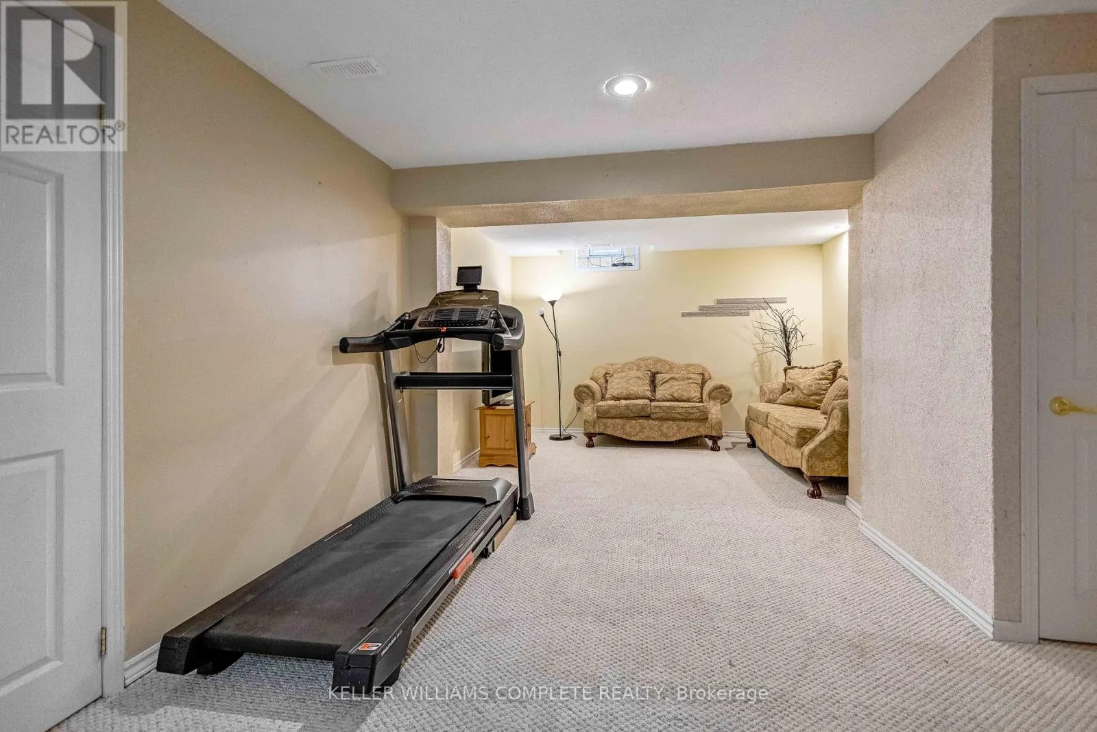 2 ROBESPIERRE COURT