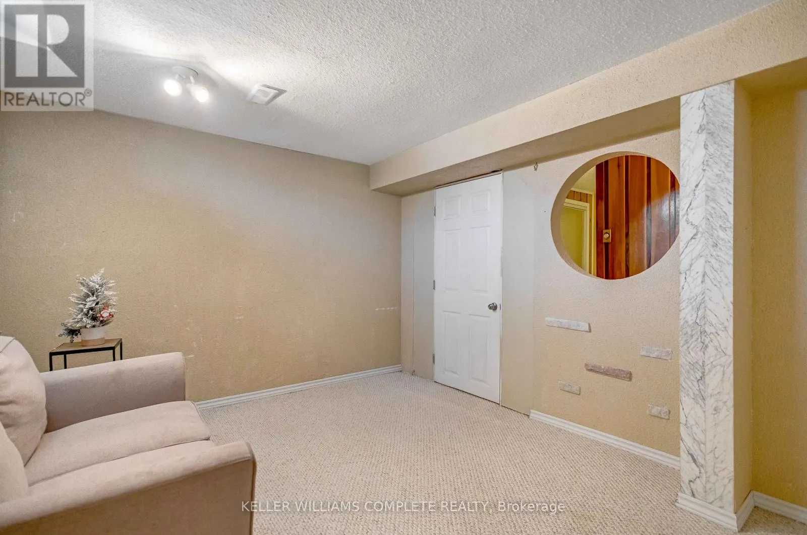 2 ROBESPIERRE COURT