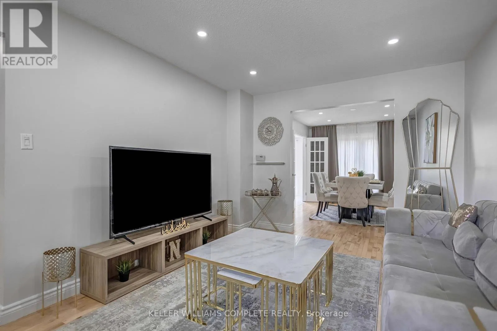 2 ROBESPIERRE COURT