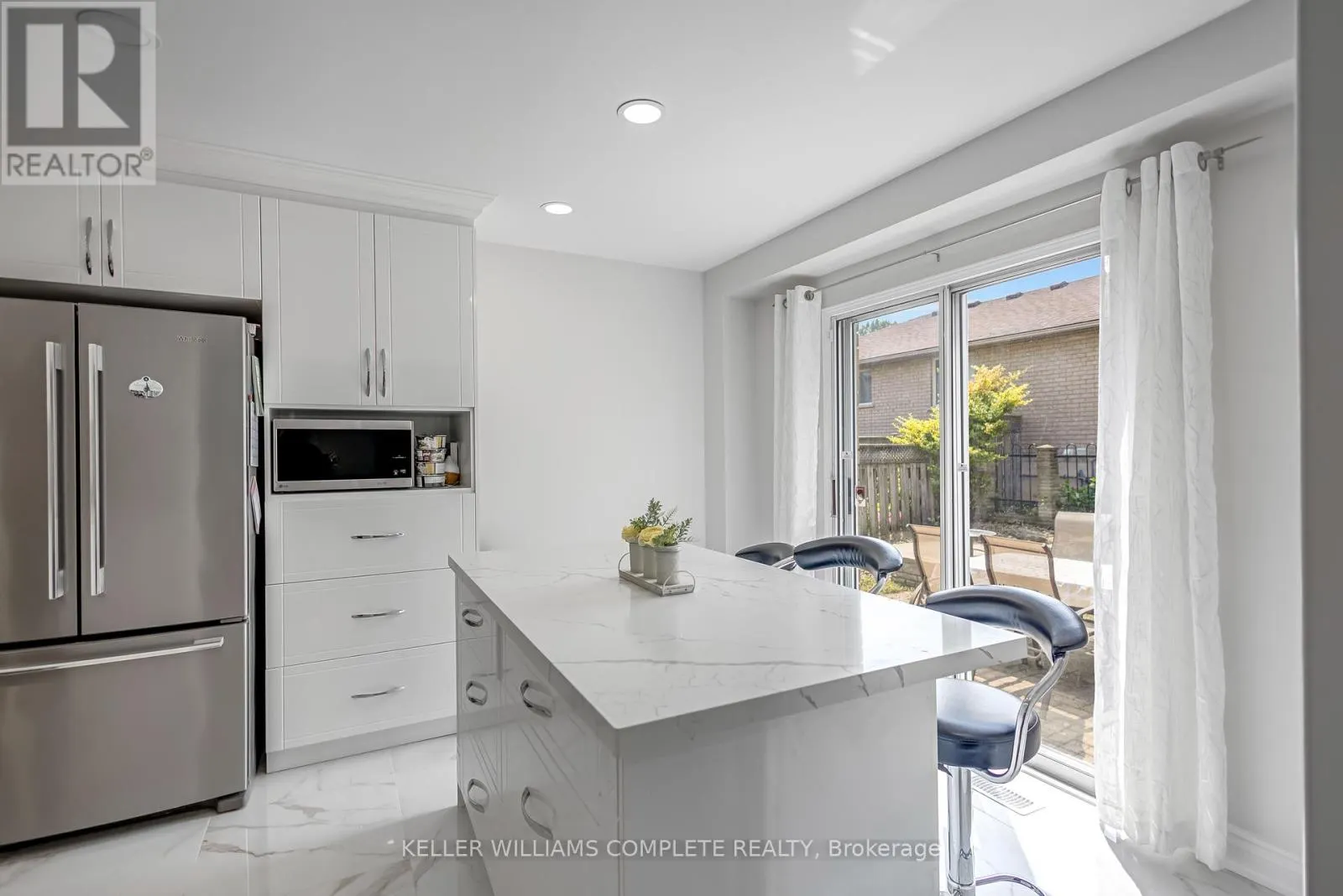 2 ROBESPIERRE COURT