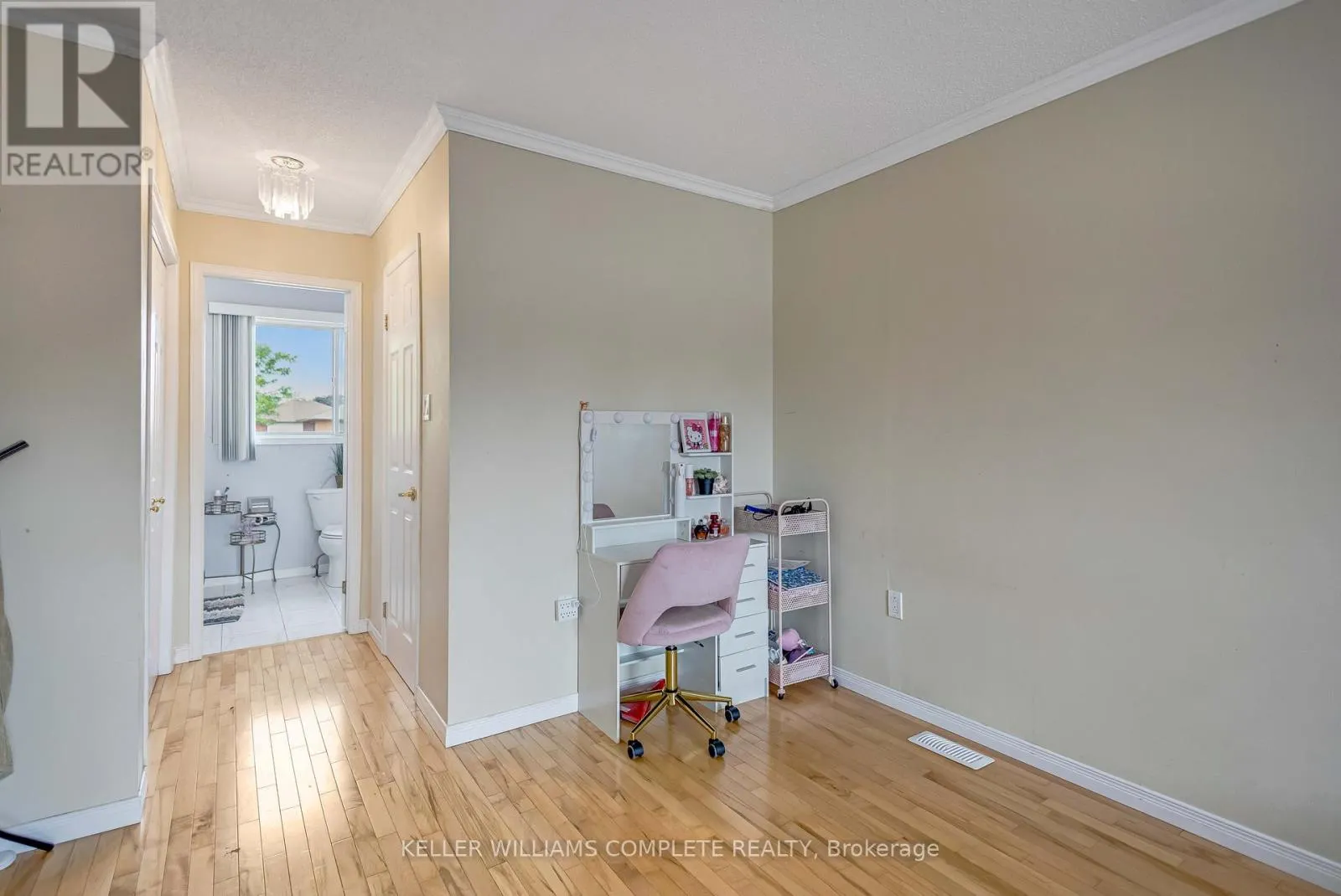 2 ROBESPIERRE COURT