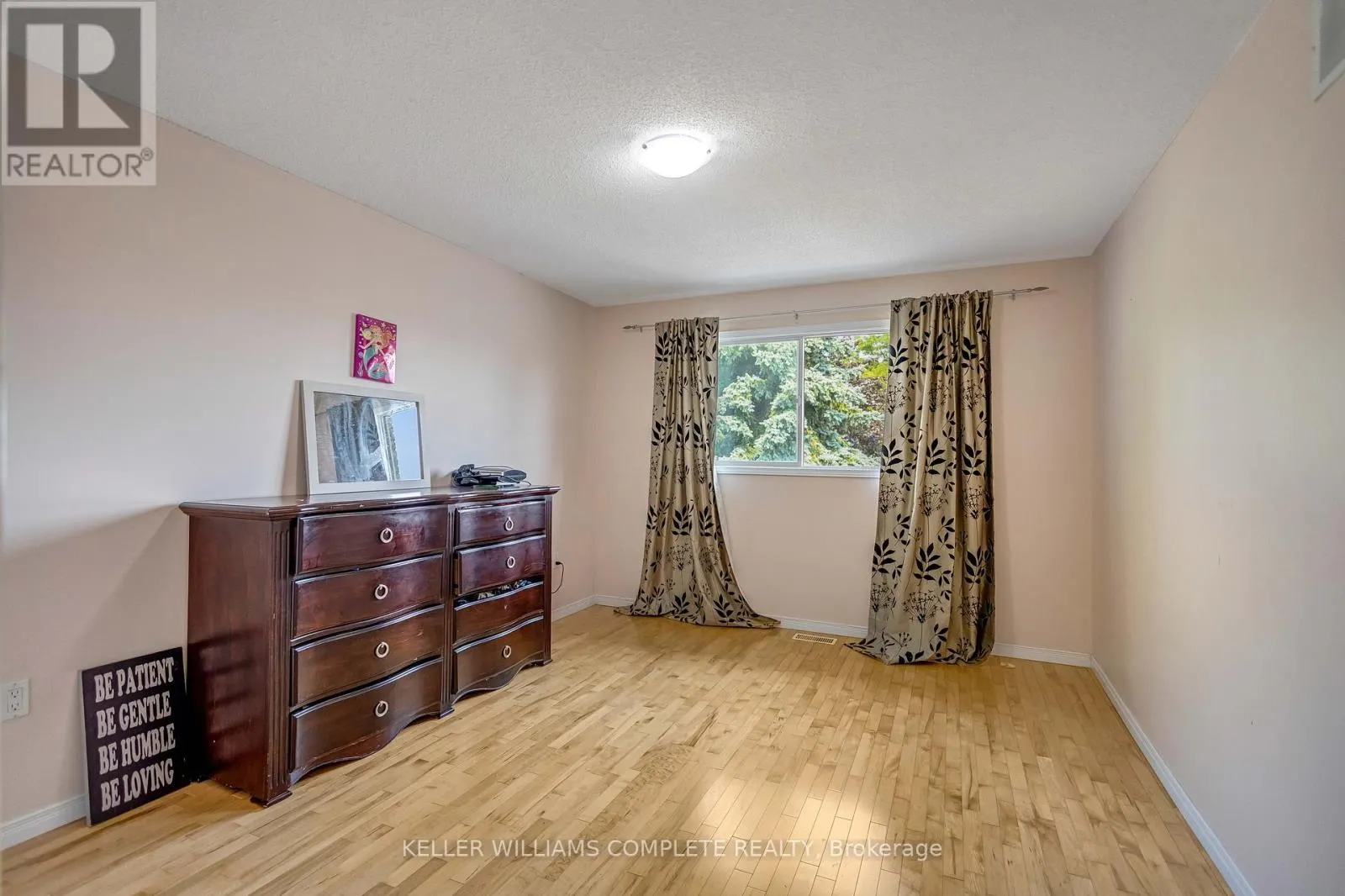 2 ROBESPIERRE COURT