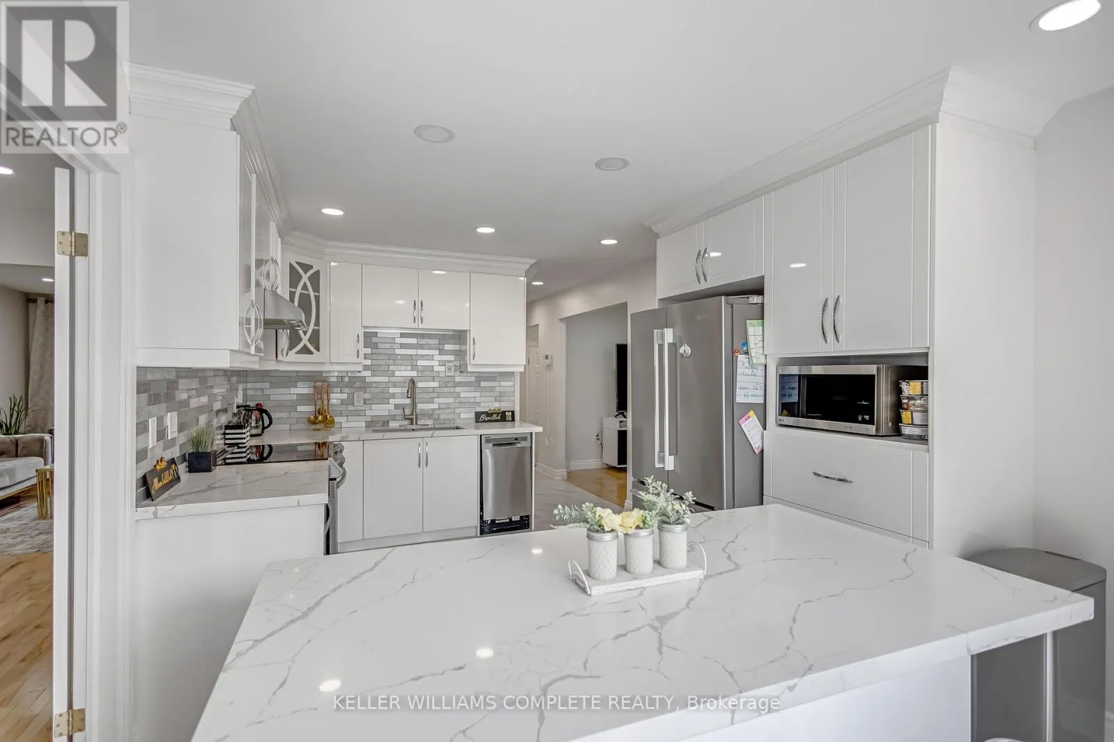 2 ROBESPIERRE COURT