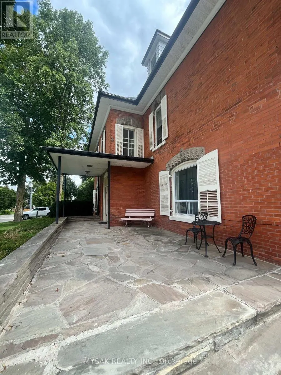 315 CENTRE STREET
