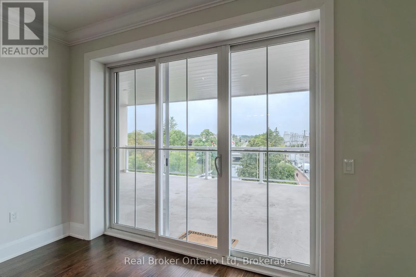 305 - 80 9TH STREET E, #305