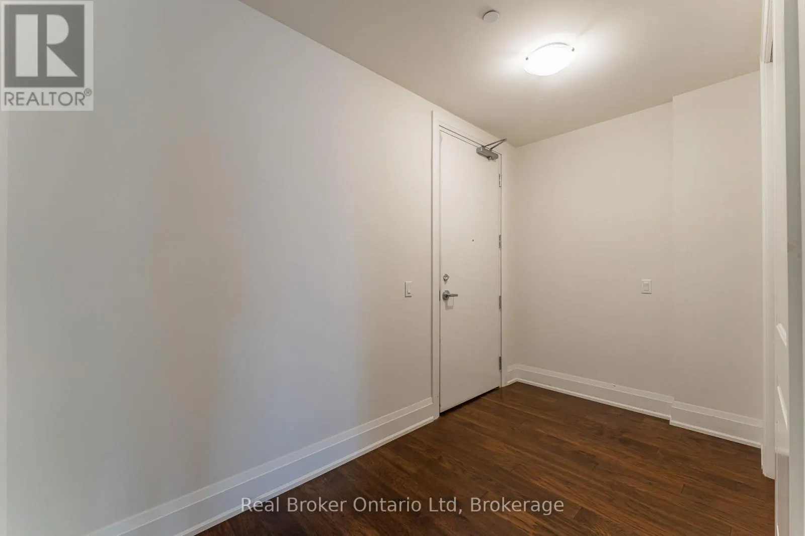 305 - 80 9TH STREET E, #305