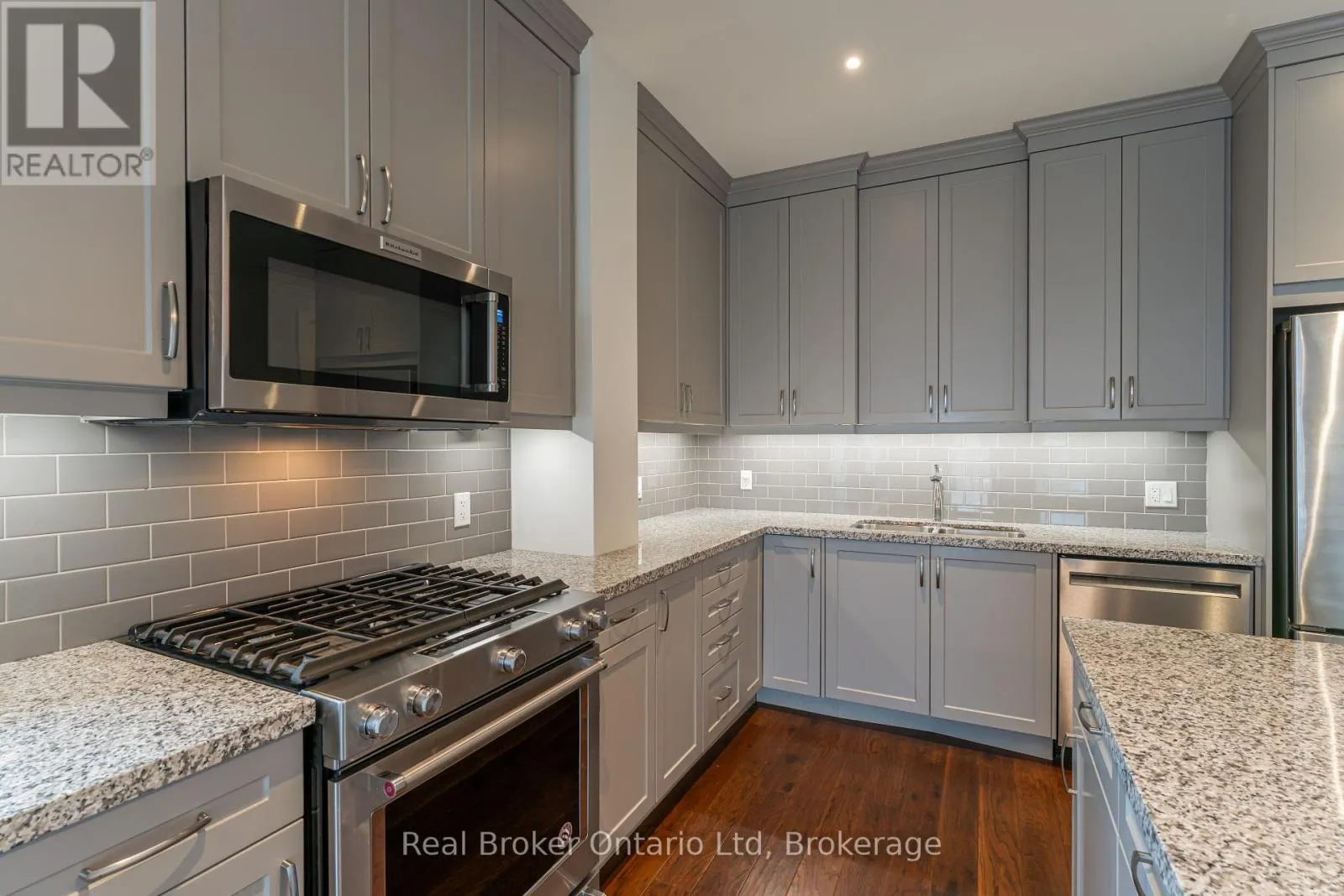 305 - 80 9TH STREET E, #305