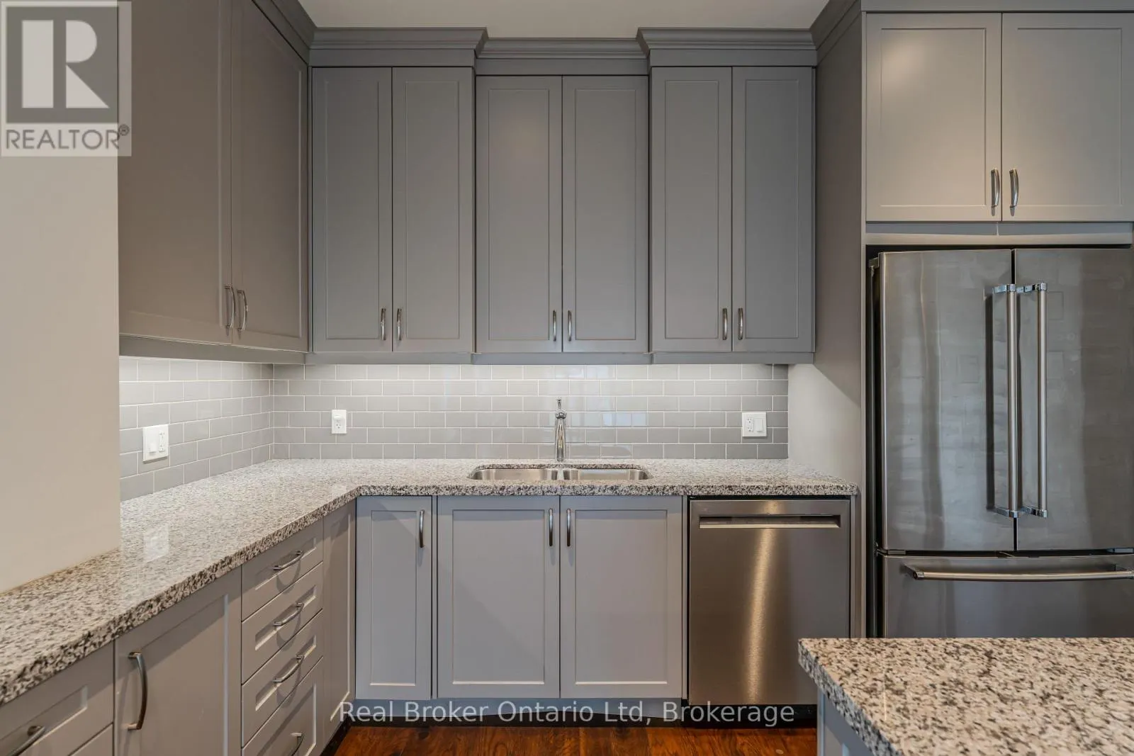 305 - 80 9TH STREET E, #305