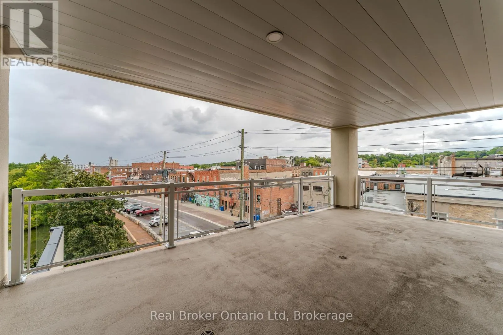 305 - 80 9TH STREET E, #305