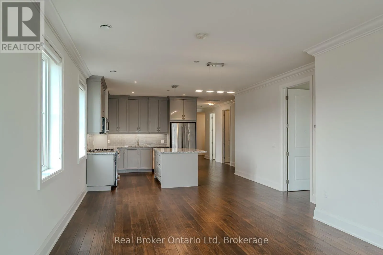 305 - 80 9TH STREET E, #305