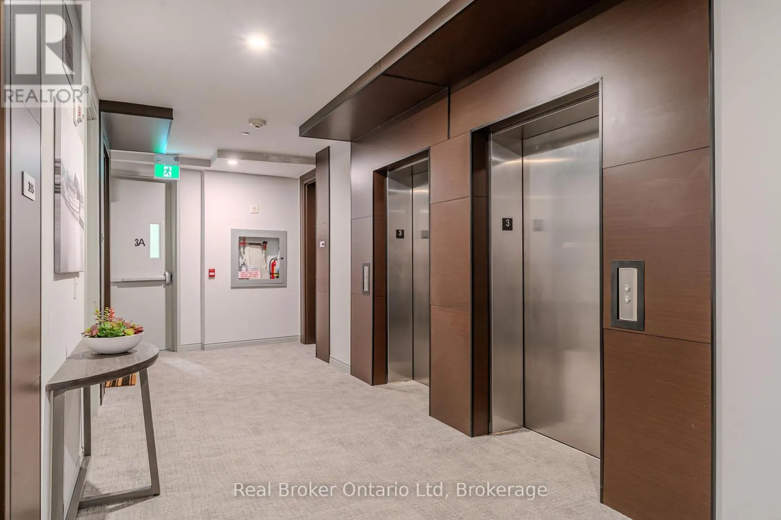 305 - 80 9TH STREET E, #305