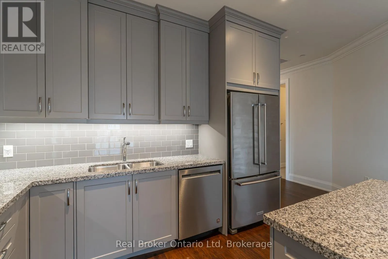 305 - 80 9TH STREET E, #305