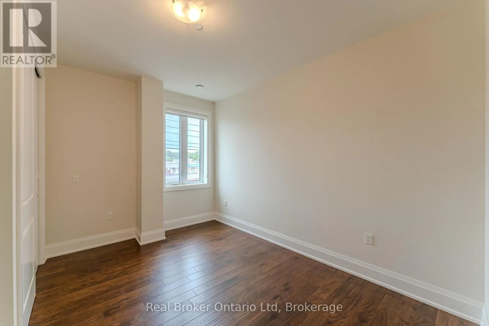 305 - 80 9TH STREET E, #305