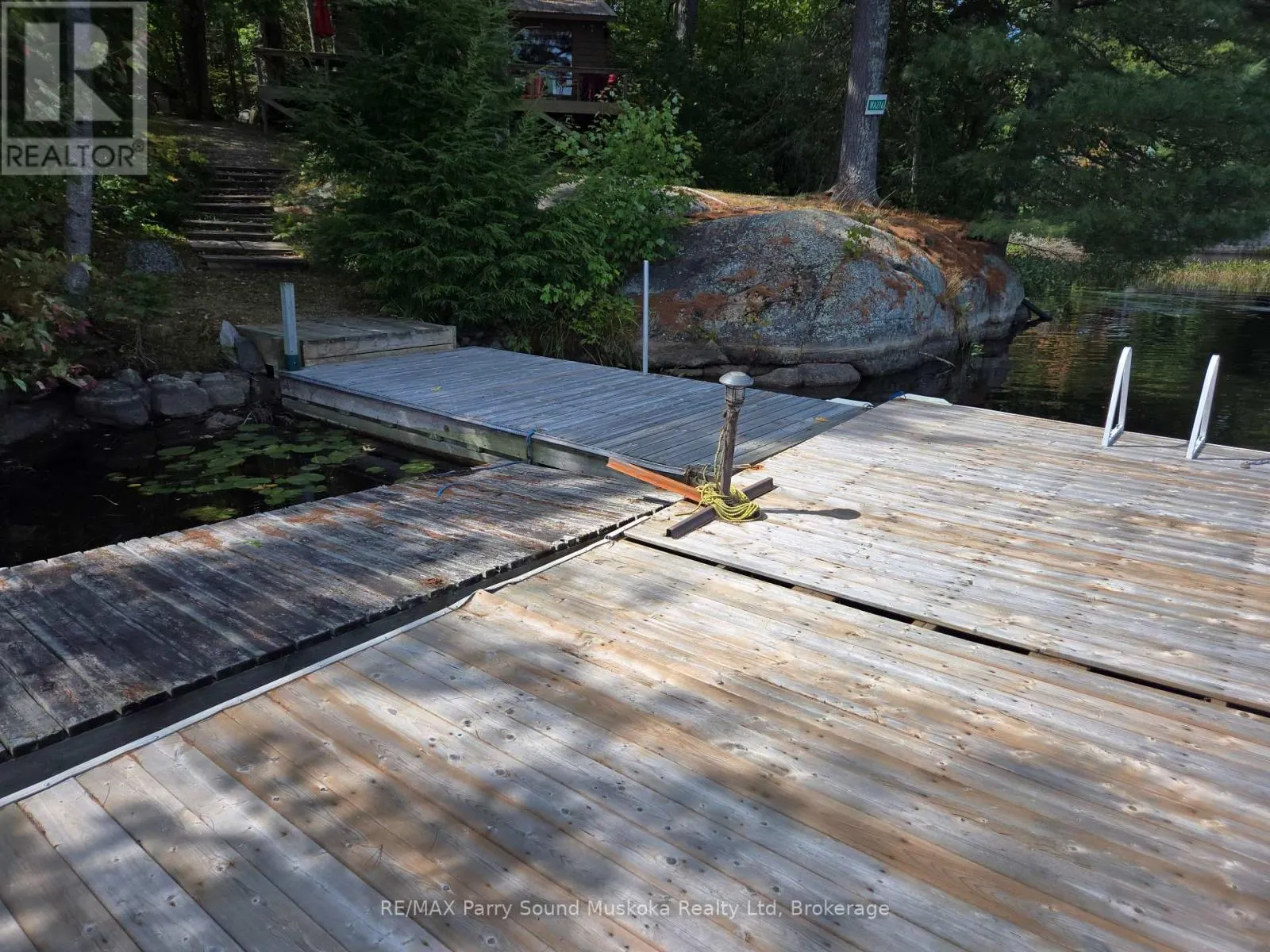 216 LORIMER LAKE