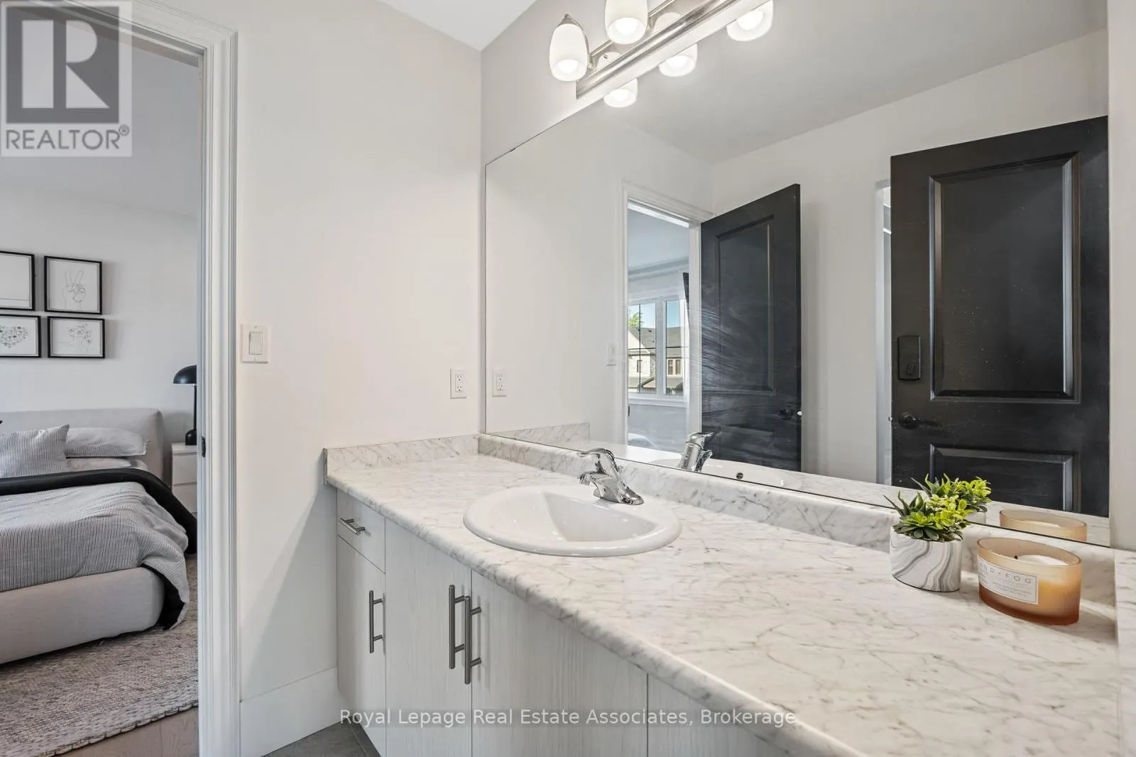 3601 CAROLINIA COURT