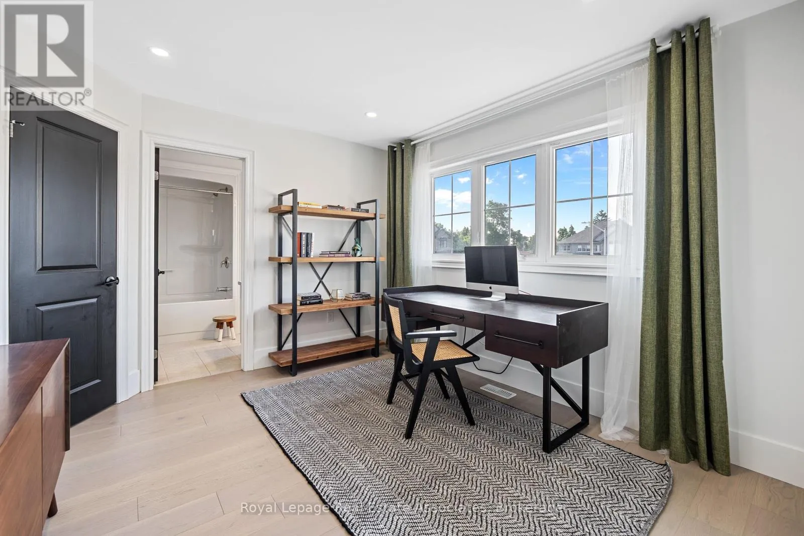 3601 CAROLINIA COURT