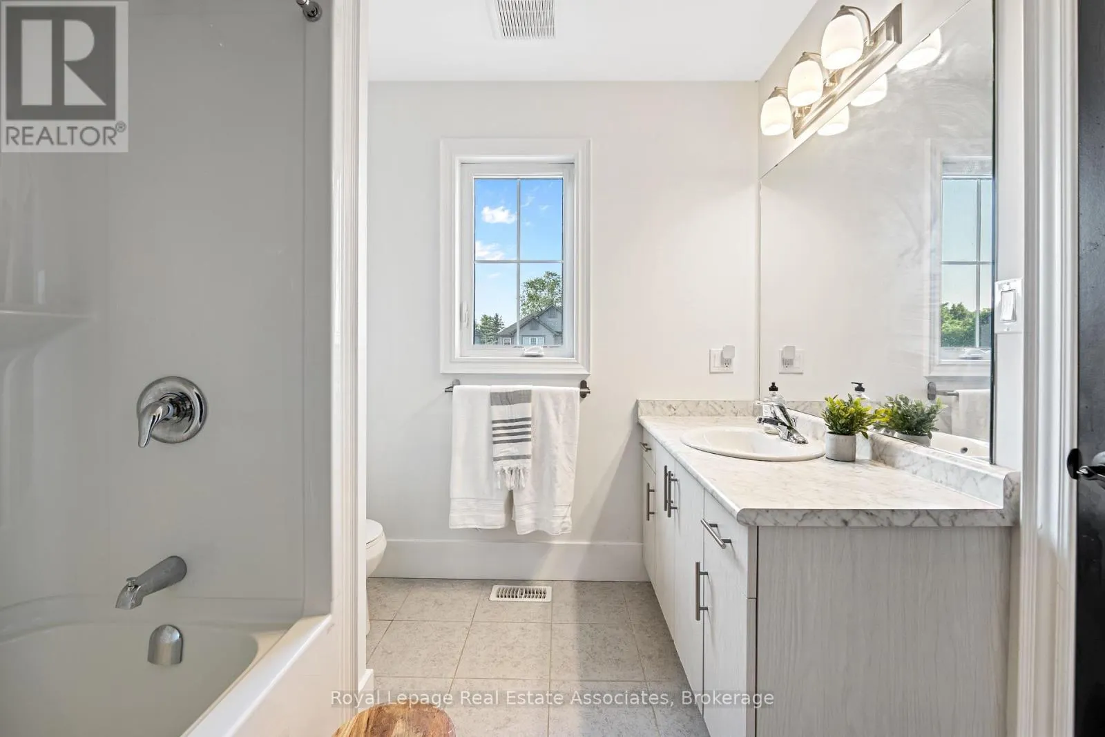 3601 CAROLINIA COURT