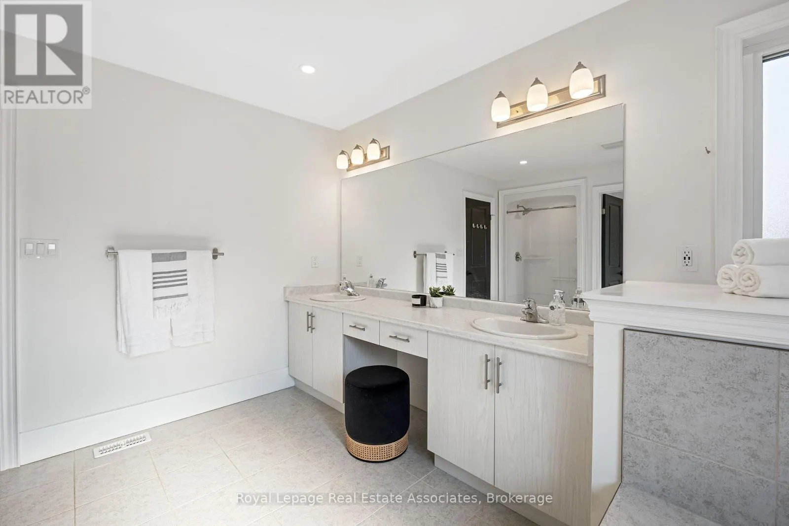 3601 CAROLINIA COURT