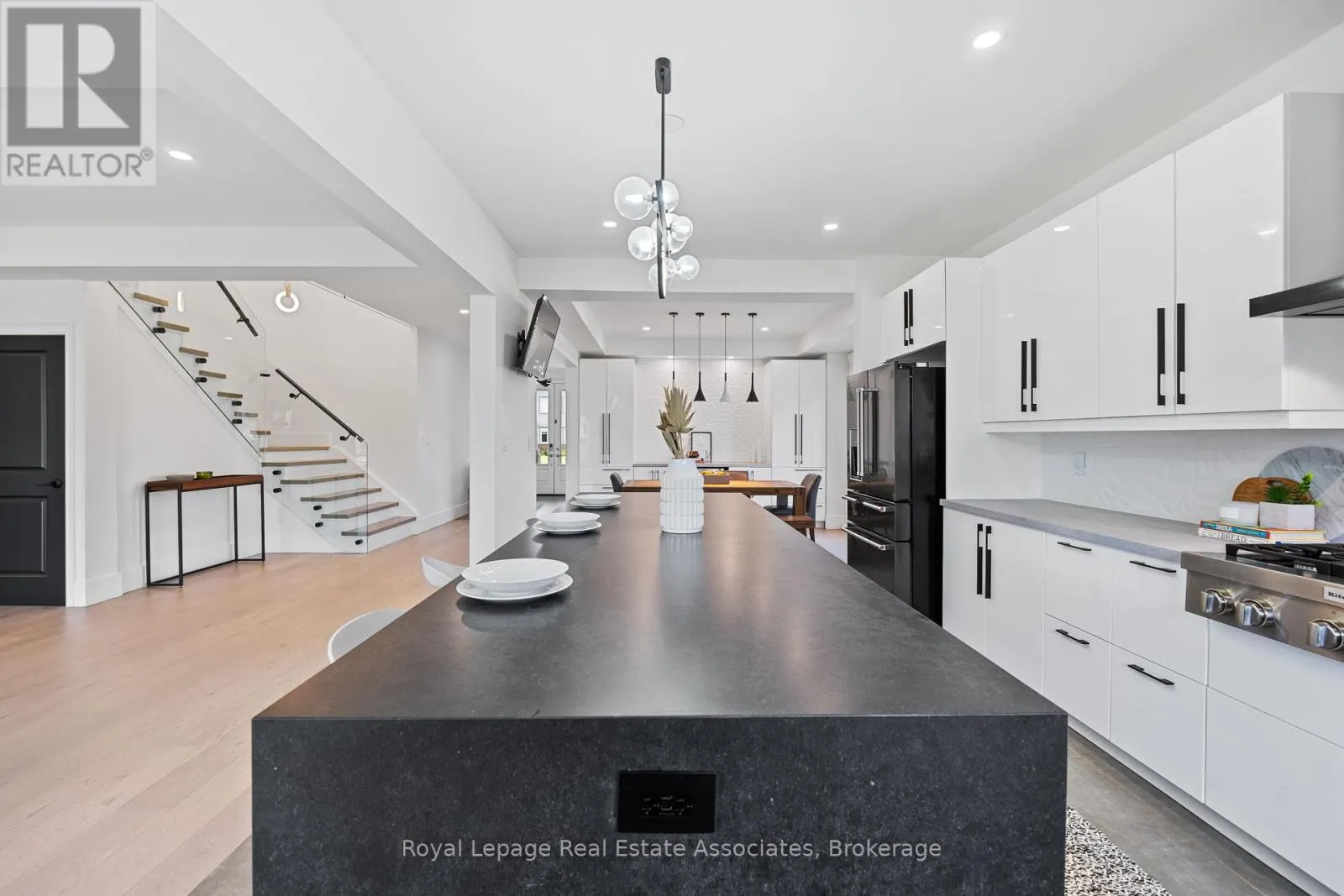 3601 CAROLINIA COURT