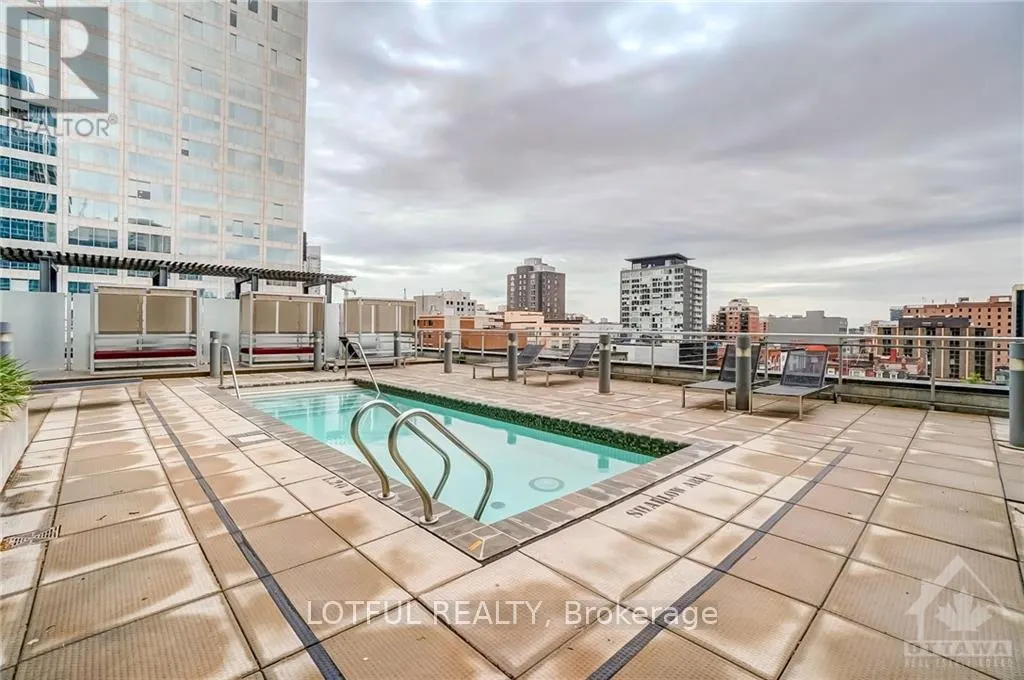 1002 - 324 LAURIER AVE STREET W