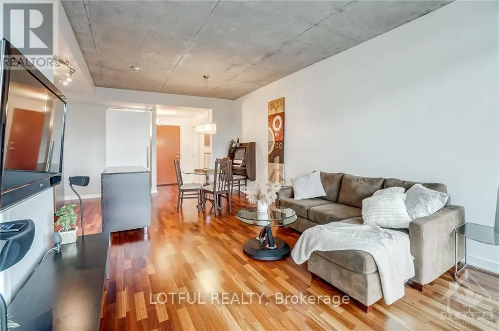 1002 - 324 LAURIER AVE STREET W