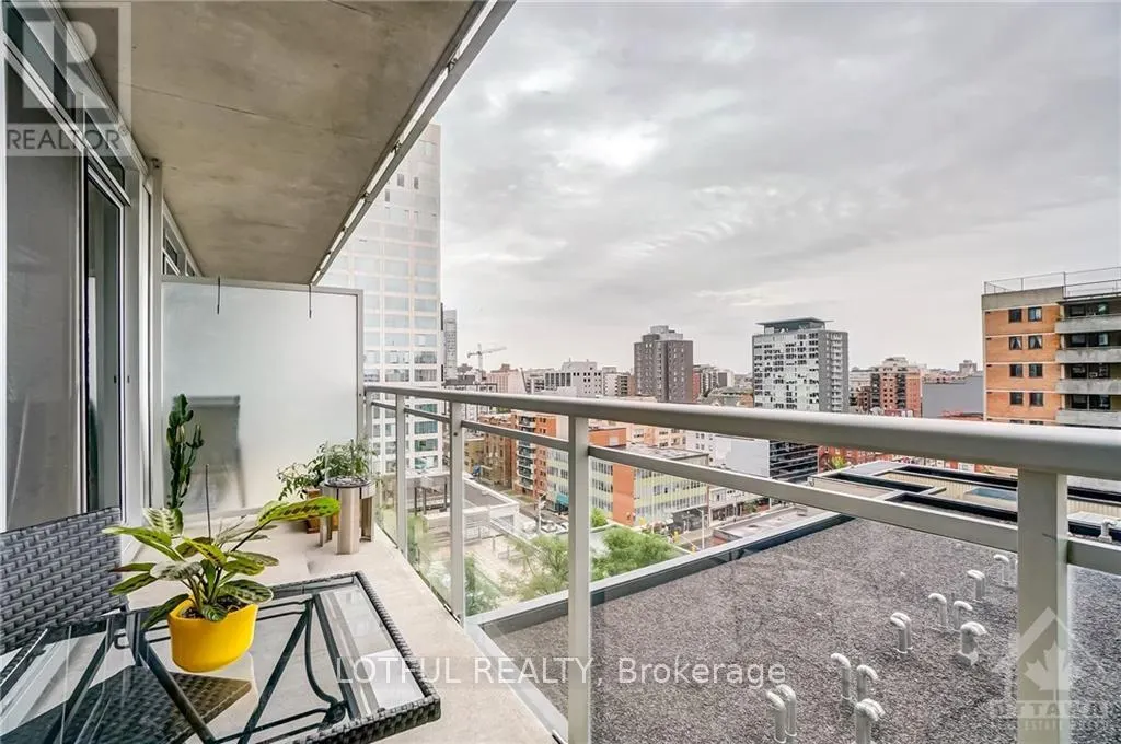 1002 - 324 LAURIER AVE STREET W