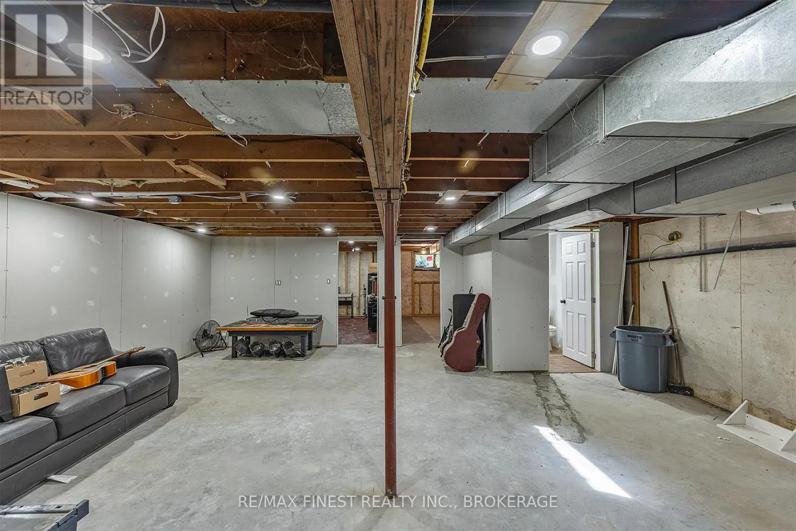 1523 LAKE ROAD