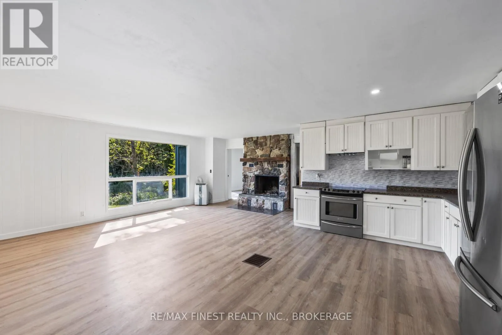 1523 LAKE ROAD