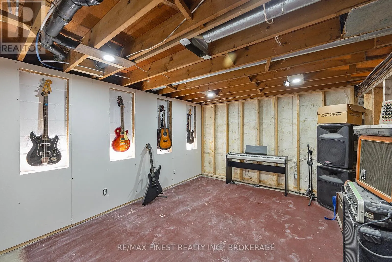 1523 LAKE ROAD