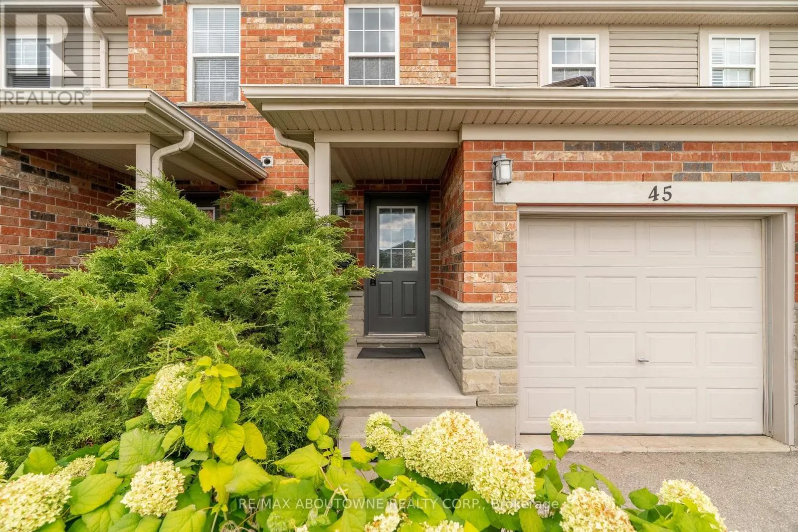 45 - 124 GOSLING GARDENS