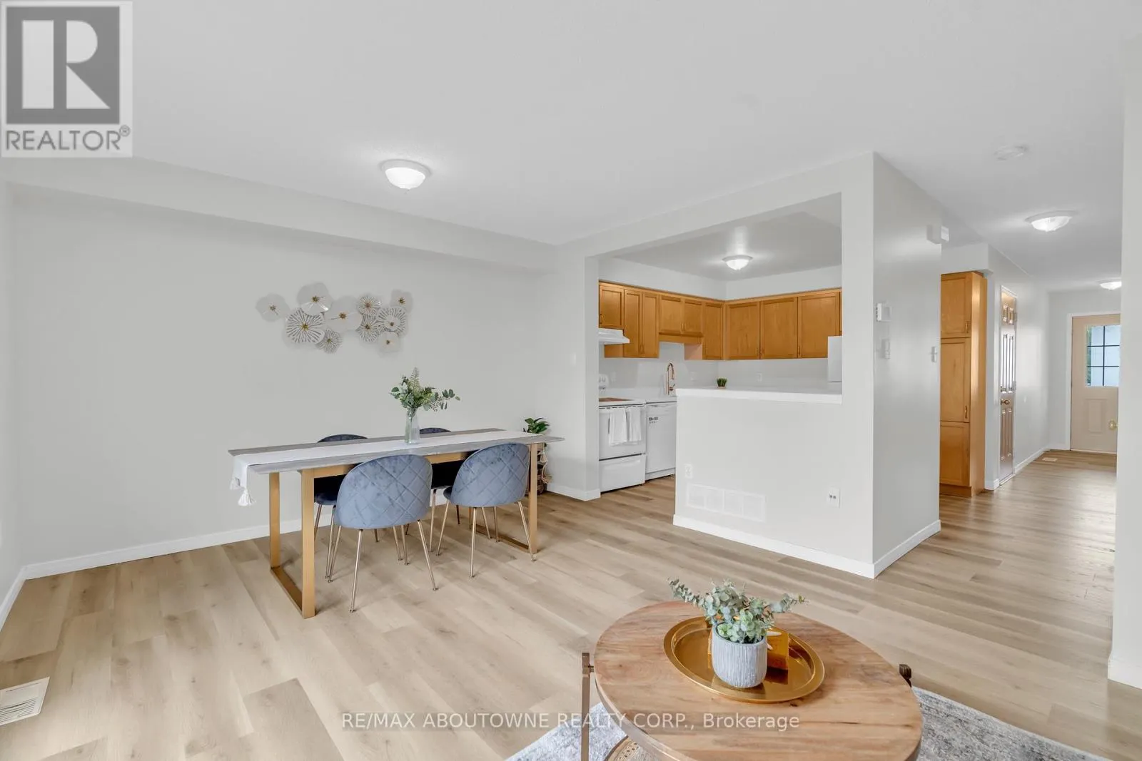 45 - 124 GOSLING GARDENS