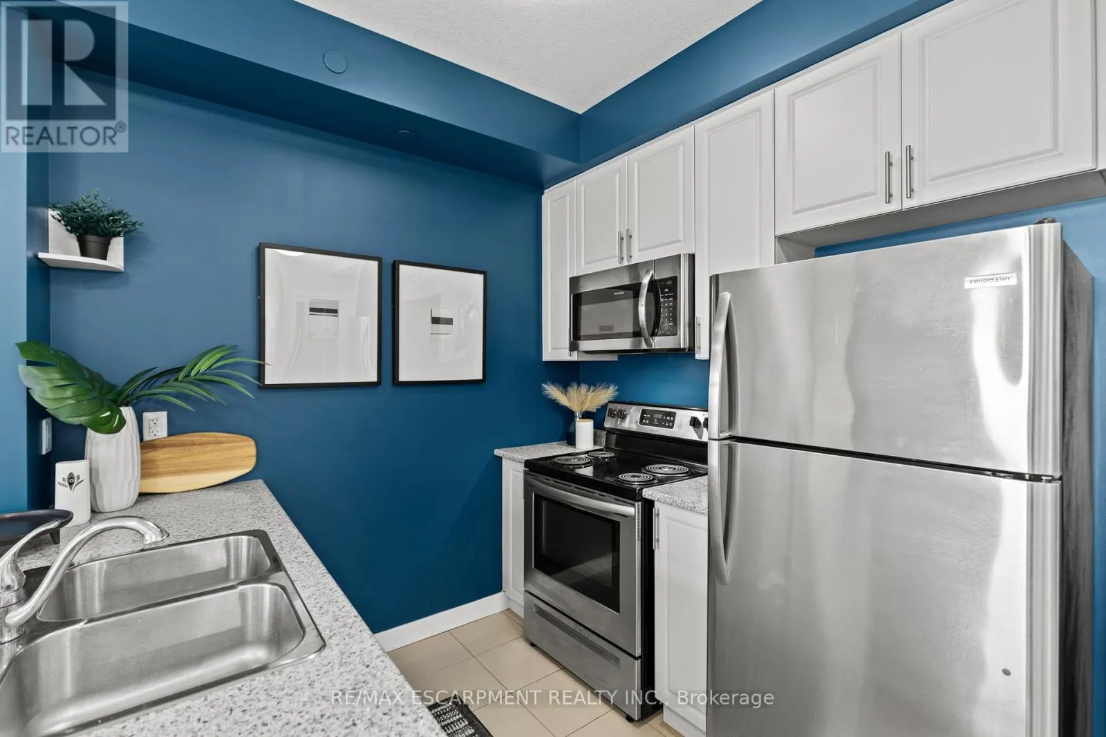 301 - 101 SHOREVIEW PLACE