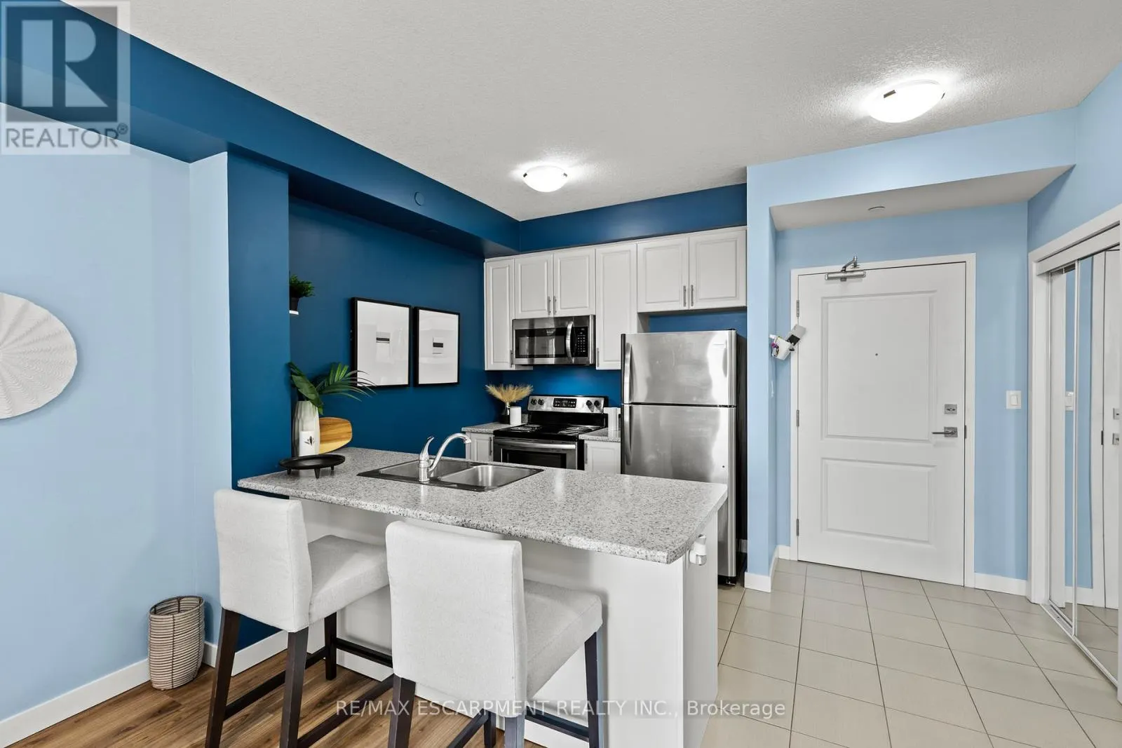 301 - 101 SHOREVIEW PLACE