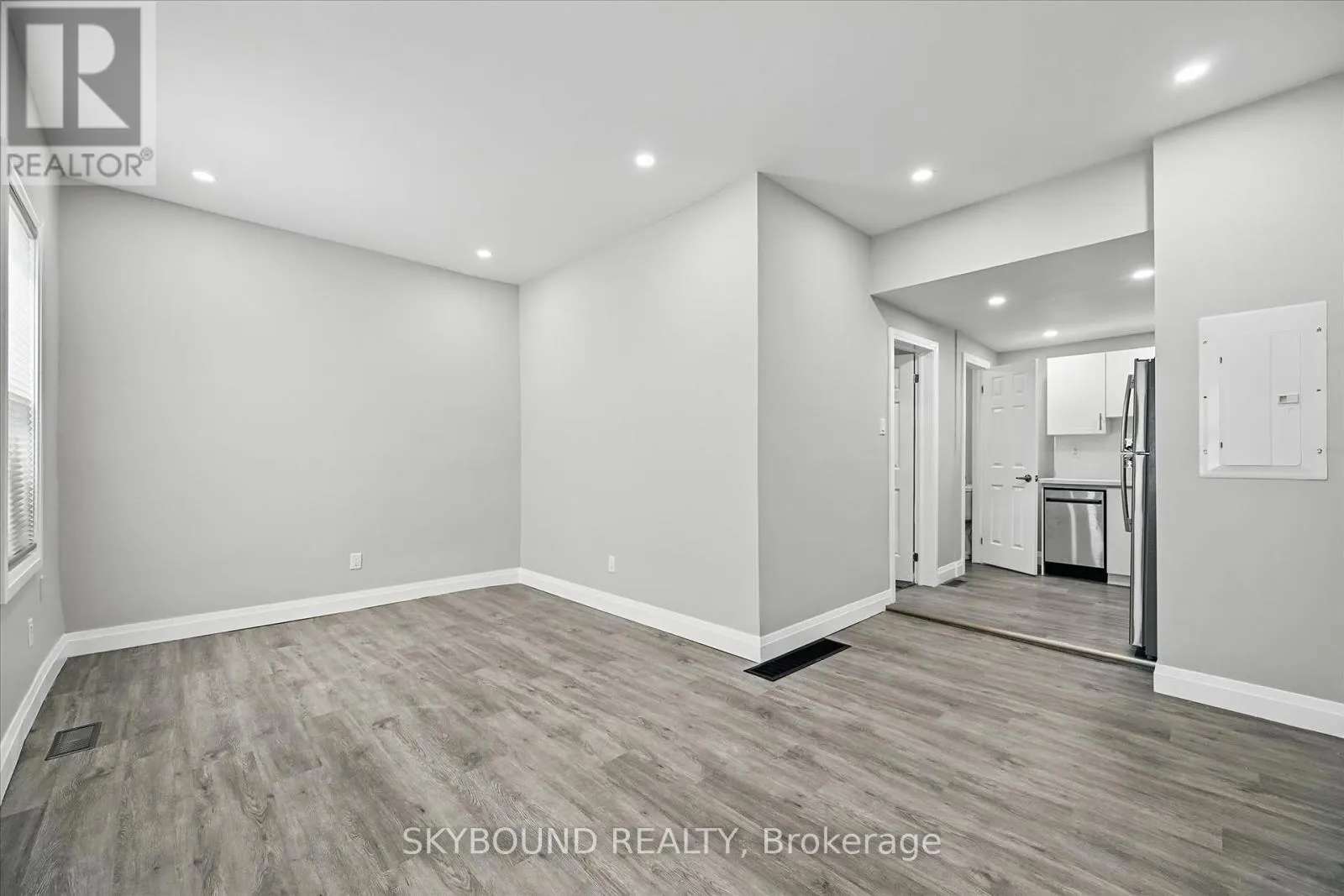 224 ROSSLYN AVENUE N