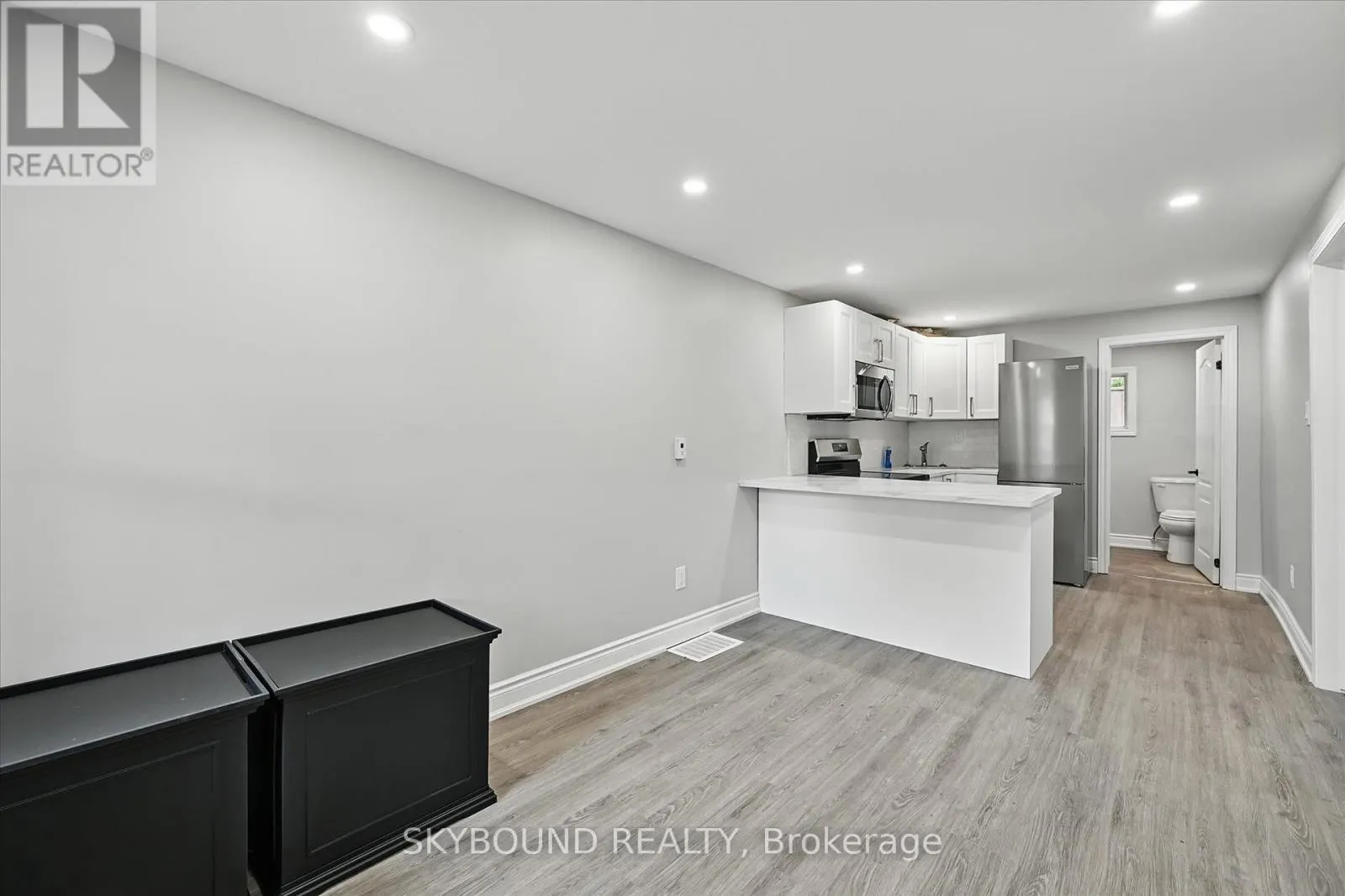 224 ROSSLYN AVENUE N