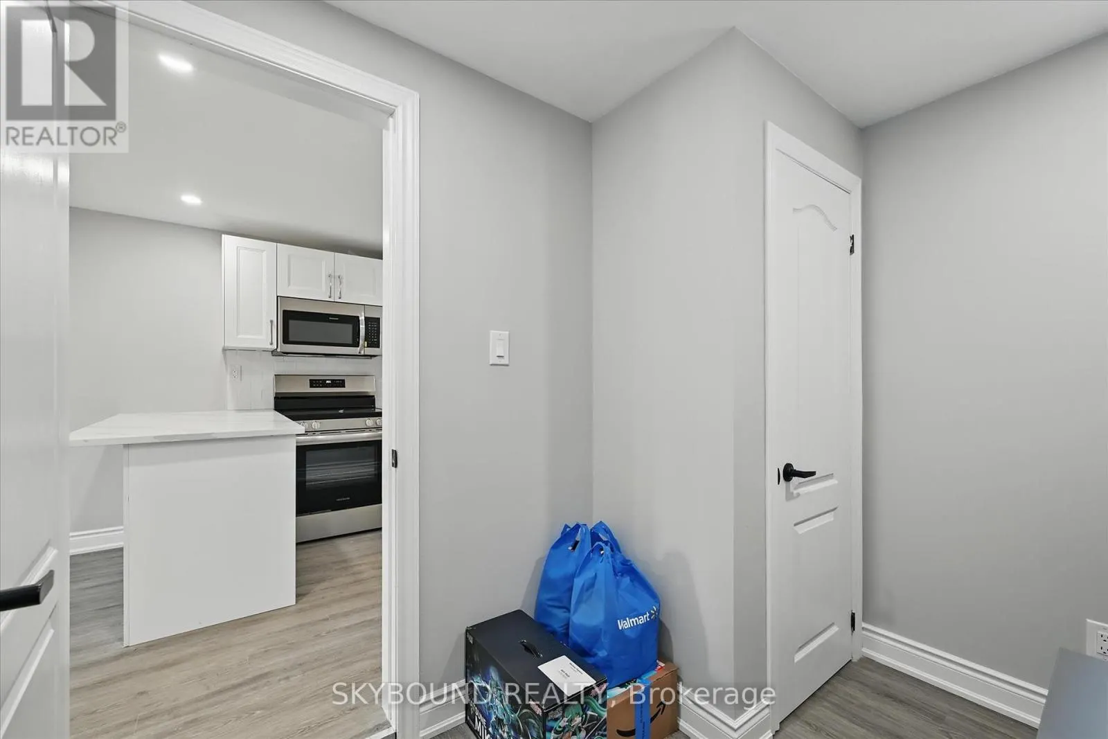 224 ROSSLYN AVENUE N