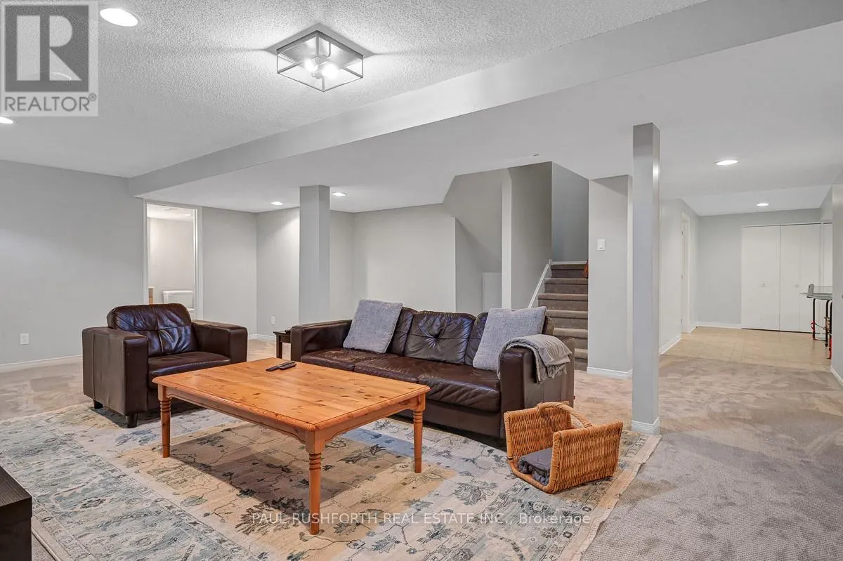 34 APPLE CREEK CRESCENT