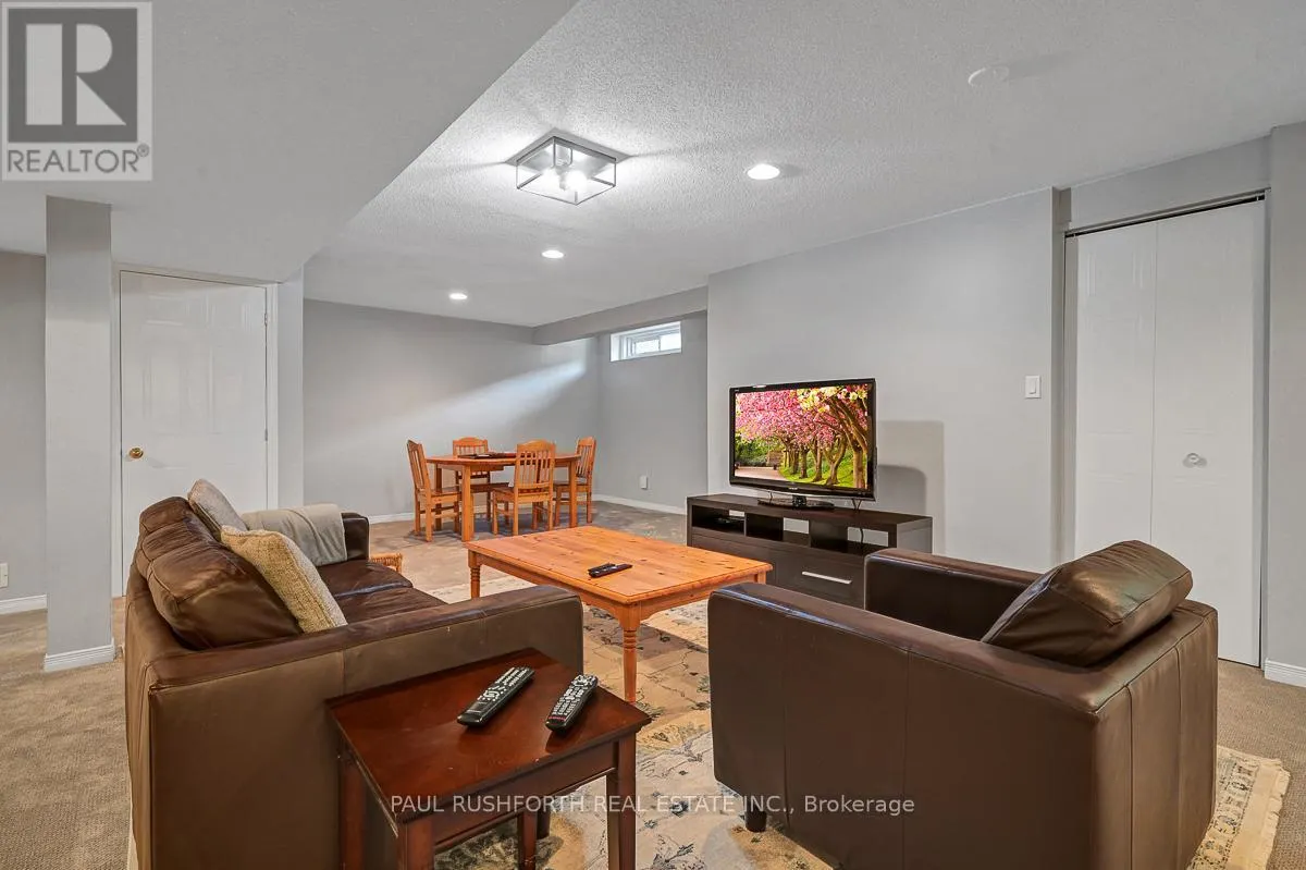 34 APPLE CREEK CRESCENT