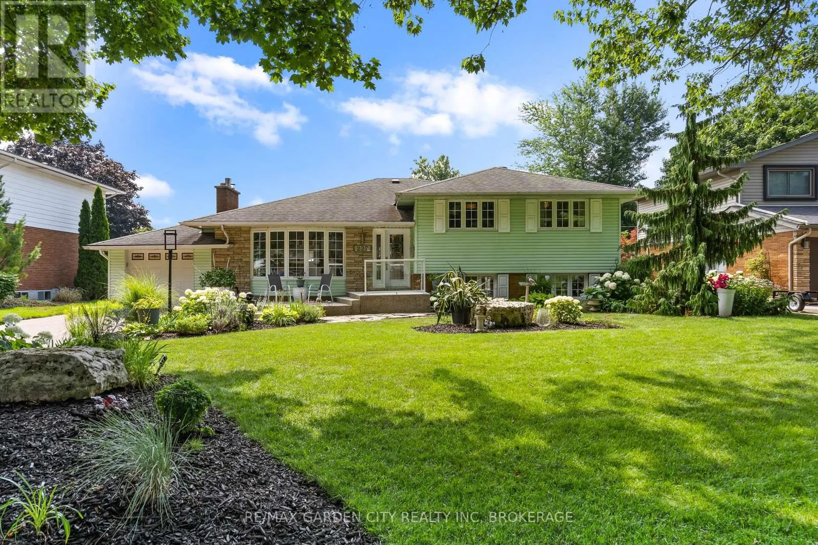 227 RIVERVIEW BOULEVARD