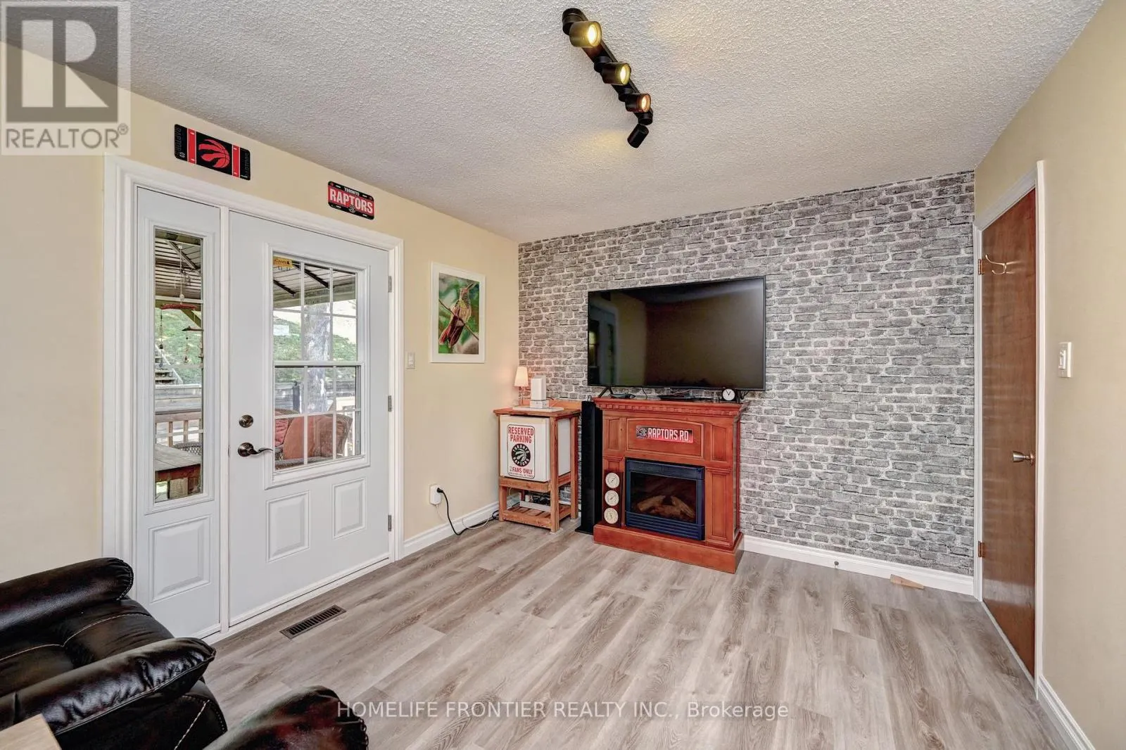 121 FOREST ROAD