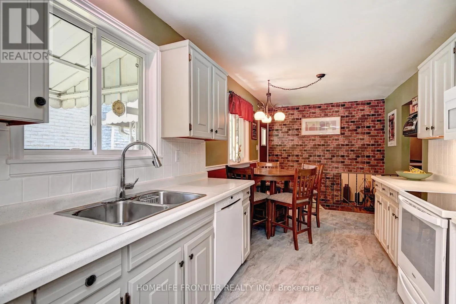 121 FOREST ROAD