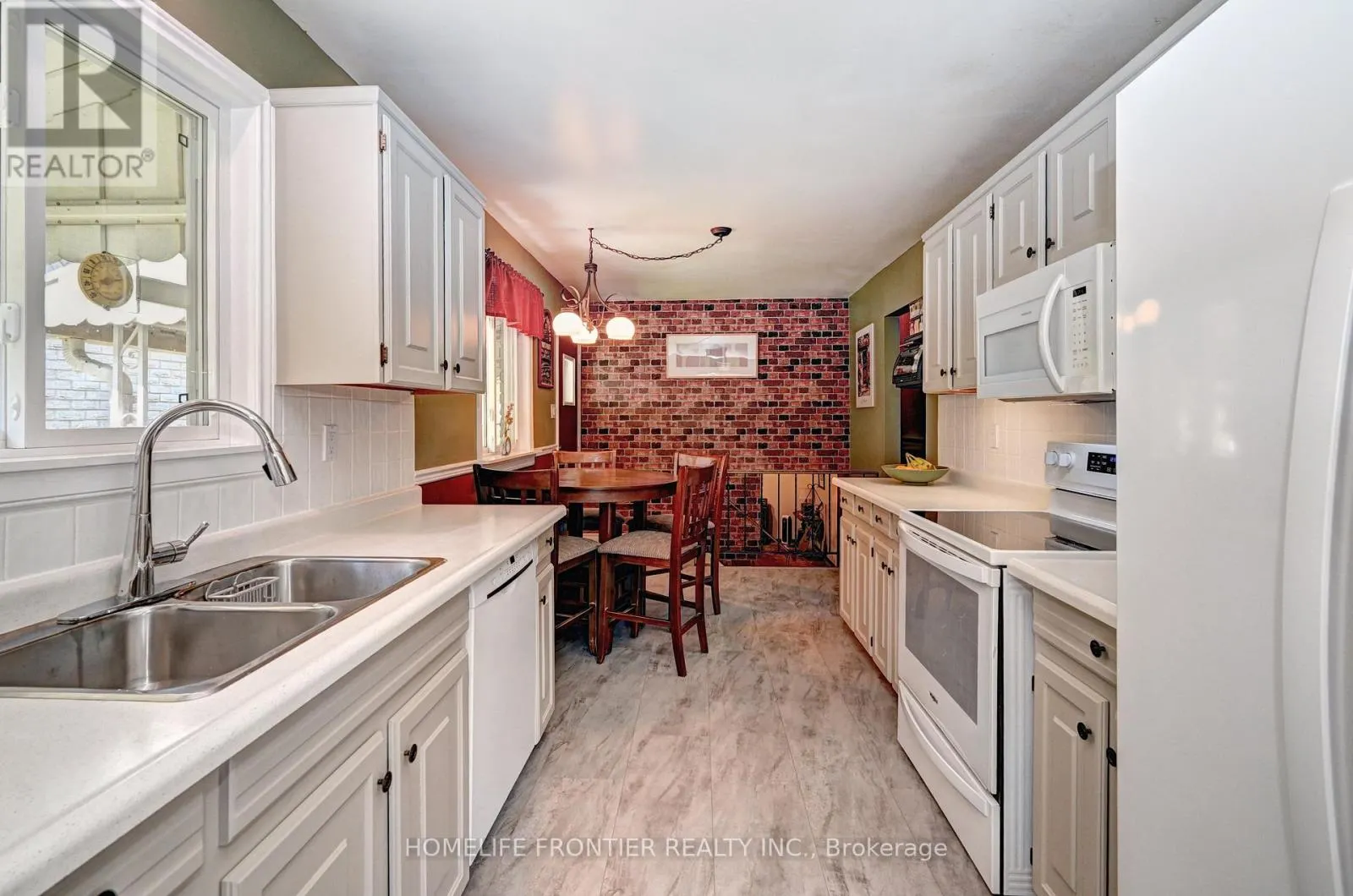 121 FOREST ROAD