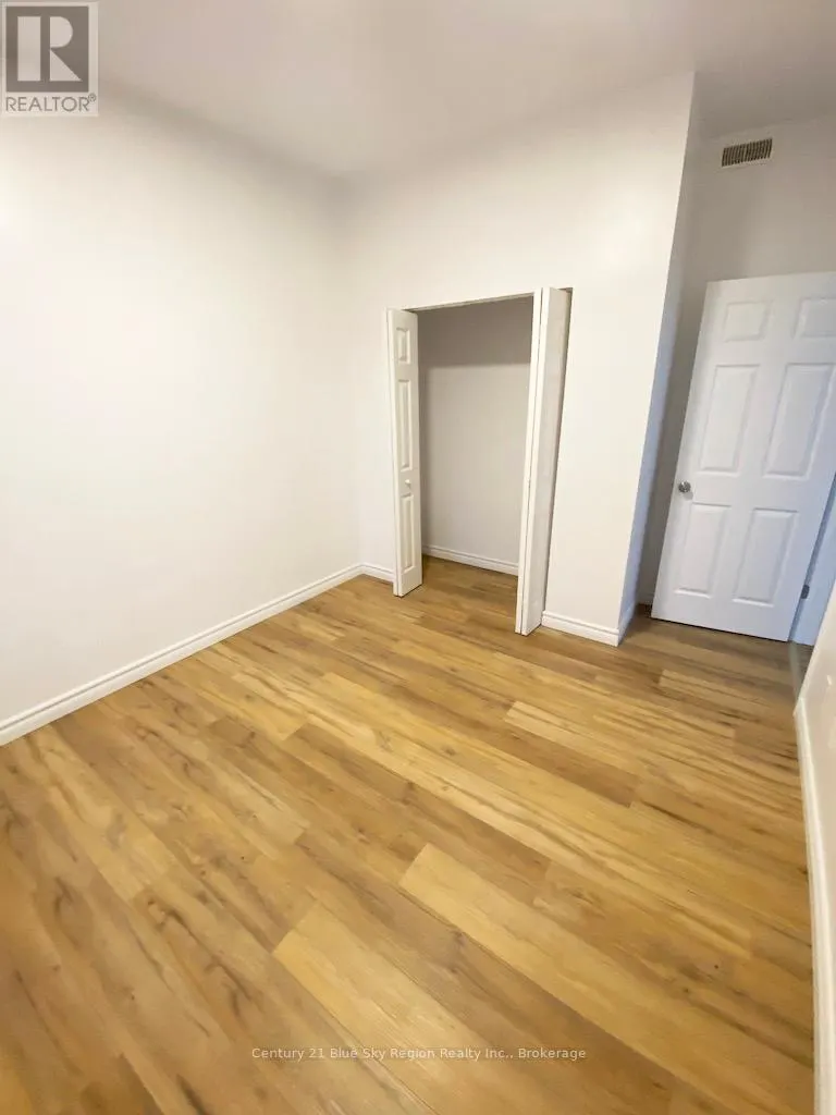 555 MAIN STREET W