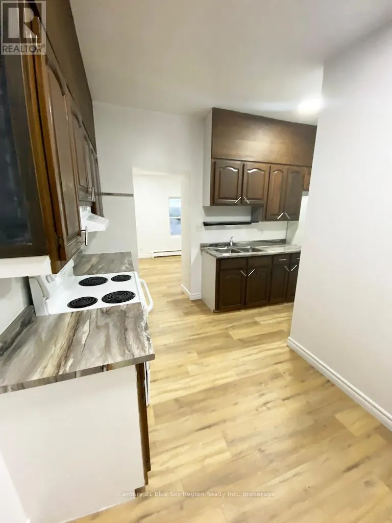 555 MAIN STREET W